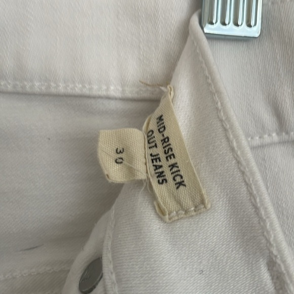 Madewell Mid-Rise Kickout white jeans. Size 30. - Picture 5 of 6